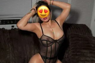 Naughty Latina ready to spoil you😘 - Image 1